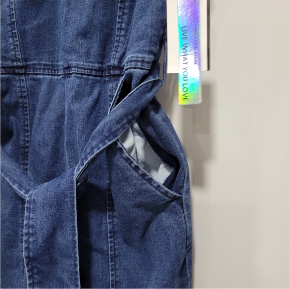 Demin Jumpsuit with belted waist - Picture 4 of 5